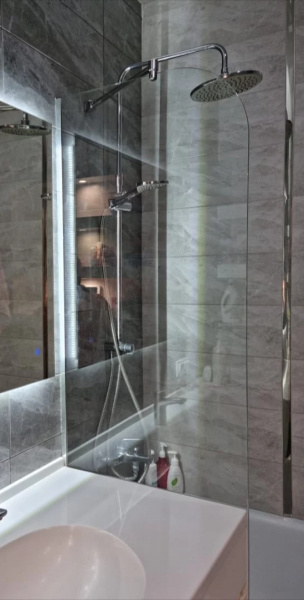 СТЕКЛЯННЫЙ ЭКРАН НА ВАННУ